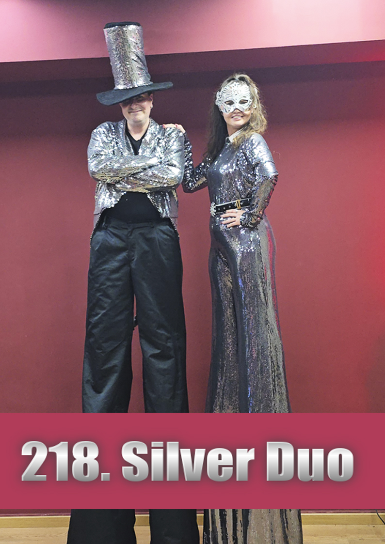 Novogodisnji kostimi, Nova godina, Elegantni džinovi, Silver duo, podela paketica, novogodisnja predstava za decu, Srebrni duo, Elegantni džinovi